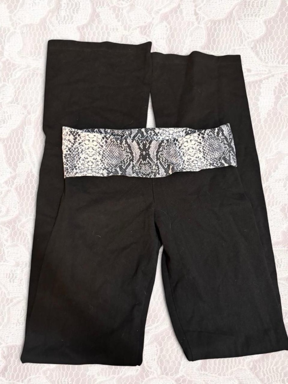 Black Women's High-Waist Leggings with Snake-Print Waistband